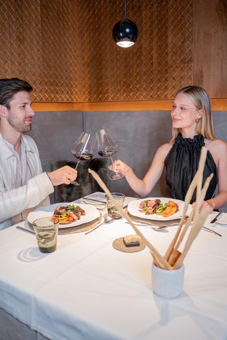 Restaurant/places to eat, Evening entertainment, Dinner