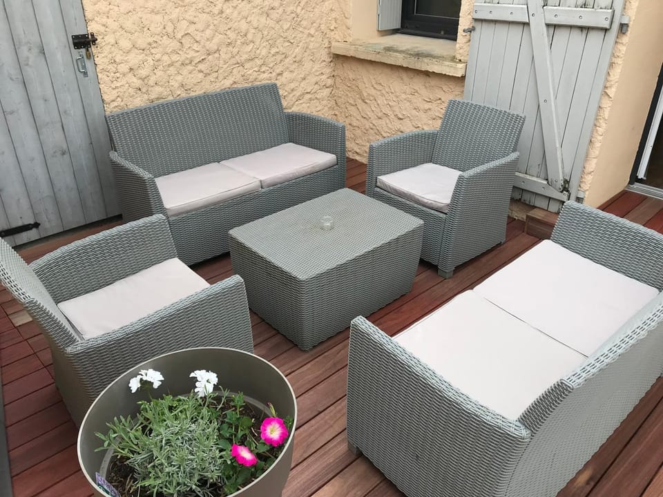 Patio, Living room