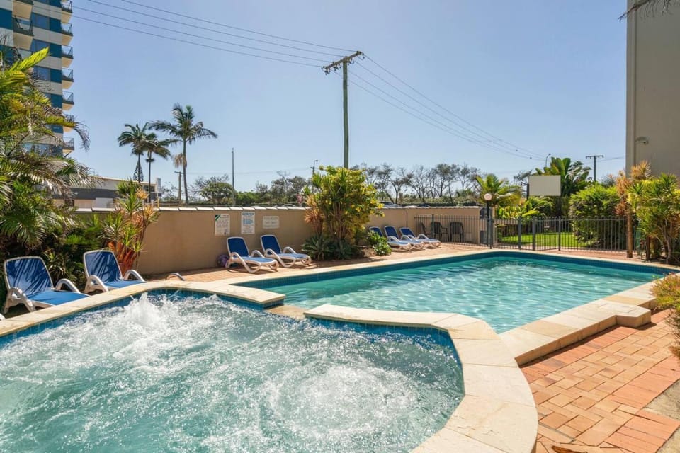 Day, Hot Tub, Pool view, Swimming pool, Swimming pool, sunbed