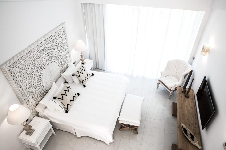 Bed, TV and multimedia, Bedroom, Area and facilities