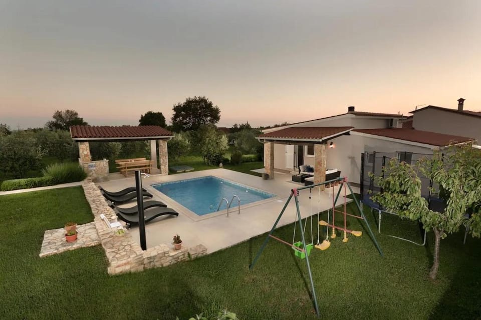 Property building, Swimming pool