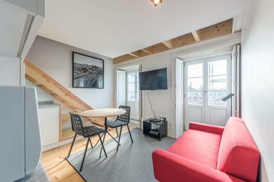 Sá de Noronha Mezzanine w Terrace Apartment in Porto