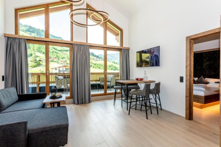 Living room, Photo of the whole room