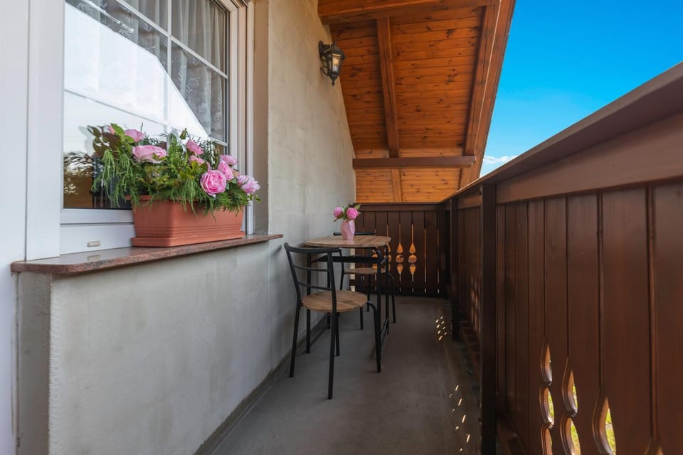 Balcony/Terrace, Garden view