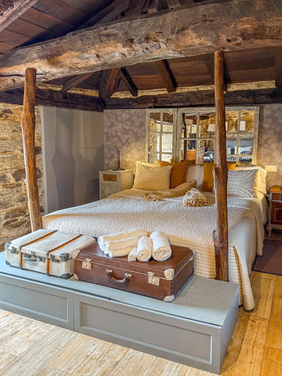 Bed, Bedroom, towels