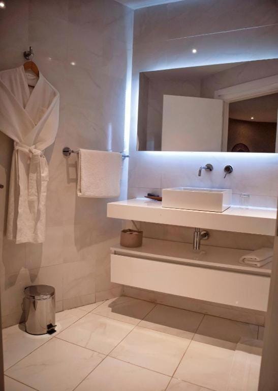THE PALMS Luxury Boutique Hotel Bed and Breakfast in Dakar