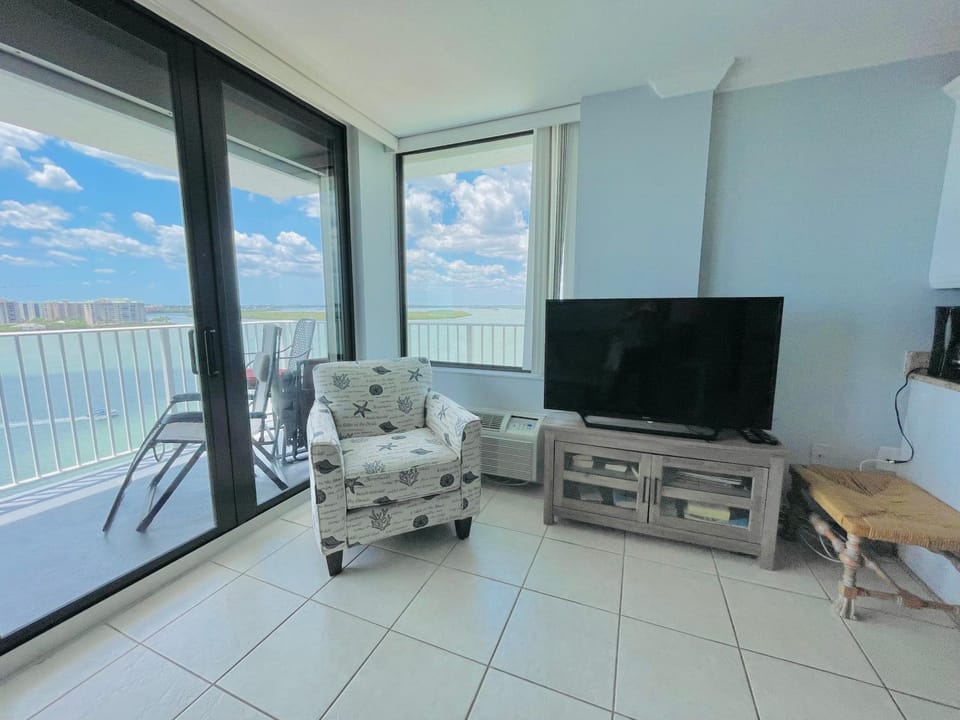 TV and multimedia, Living room, Seating area, Sea view