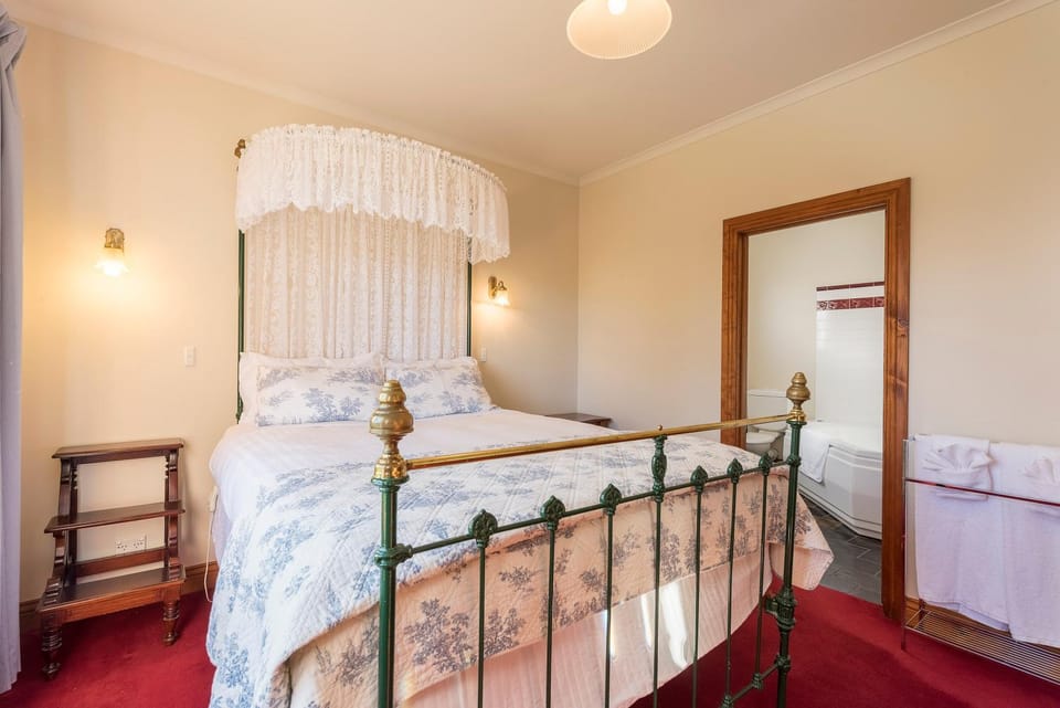Killynaught Spa Cottages Country House in Tasmania