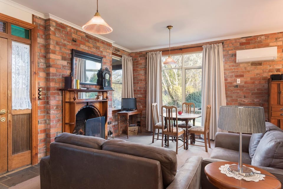 Killynaught Spa Cottages Country House in Tasmania
