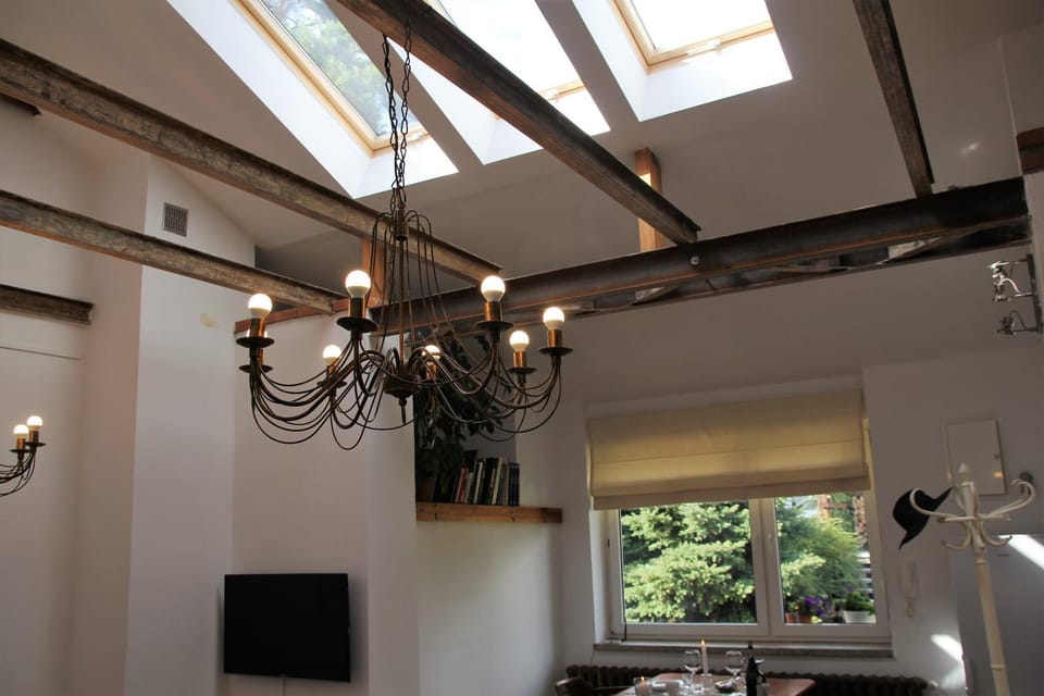 Photo of the whole room, Decorative detail