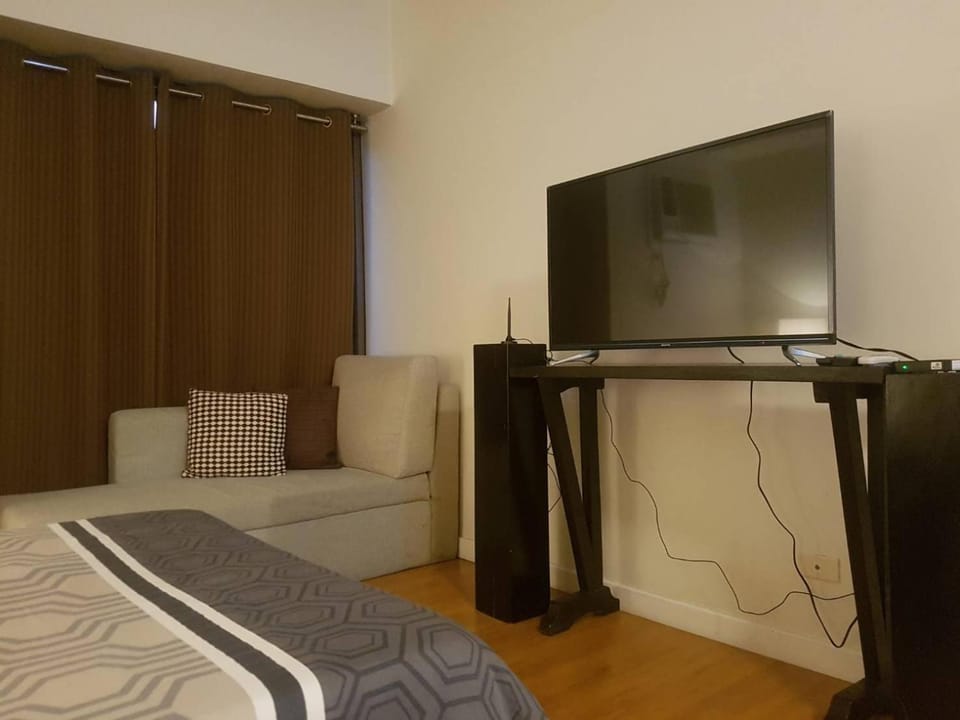 Eton Baypark Apartment in Manila City