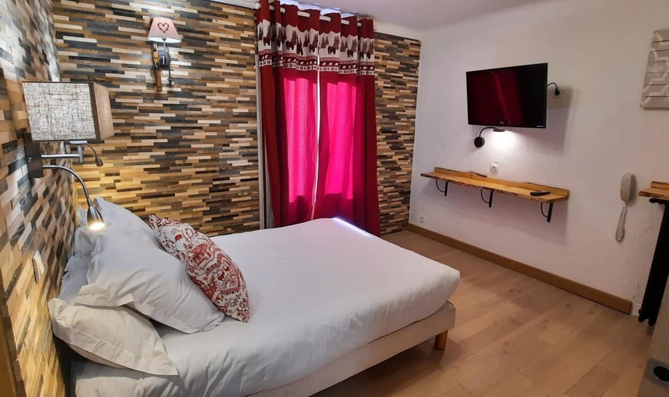 Communal lounge/ TV room, Bed, TV and multimedia, Photo of the whole room, Bedroom, hair dresser