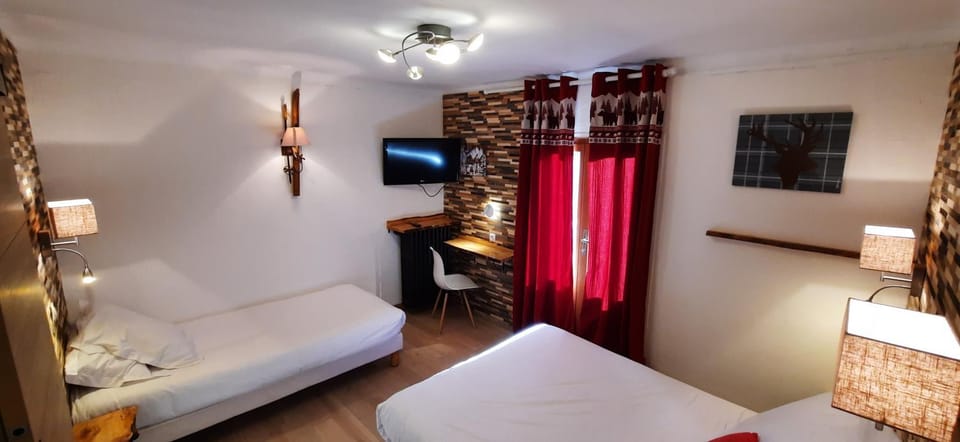 Bed, TV and multimedia, Photo of the whole room, Bedroom, hair dresser