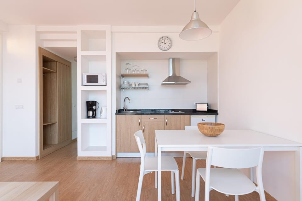 Coffee/tea facilities, Kitchen or kitchenette, kitchen