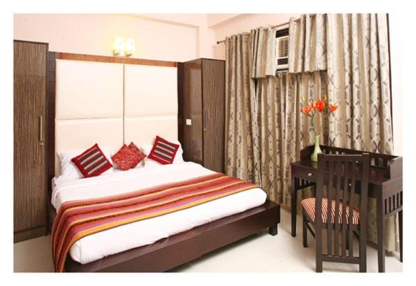 Evergreen 2BHK Service Apartment Vasant Kunj Fortis ILBS Apartment in New Delhi