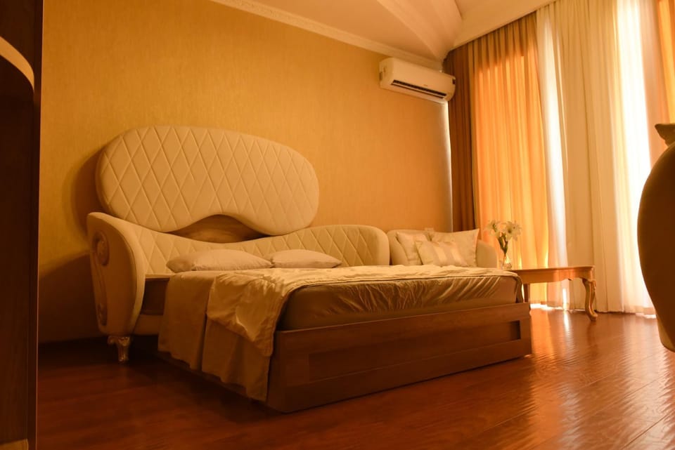 Bed, Bedroom, air conditioner