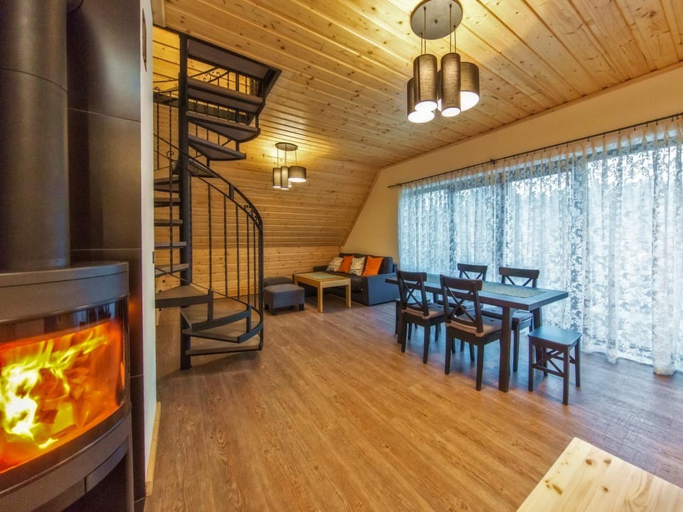 TV and multimedia, Living room, Seating area, Dining area
