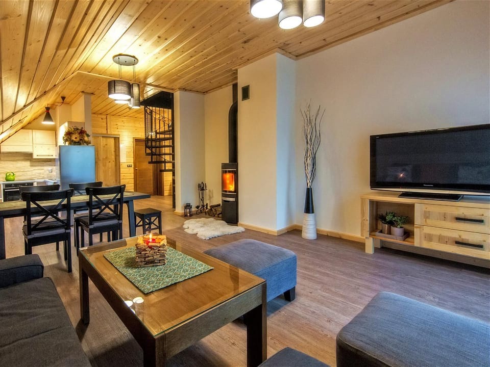 TV and multimedia, Kitchen or kitchenette, Living room, Photo of the whole room, Seating area