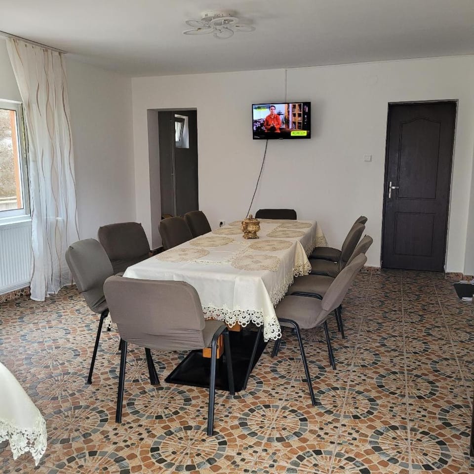 TV and multimedia, Living room, Dining area, Evening entertainment