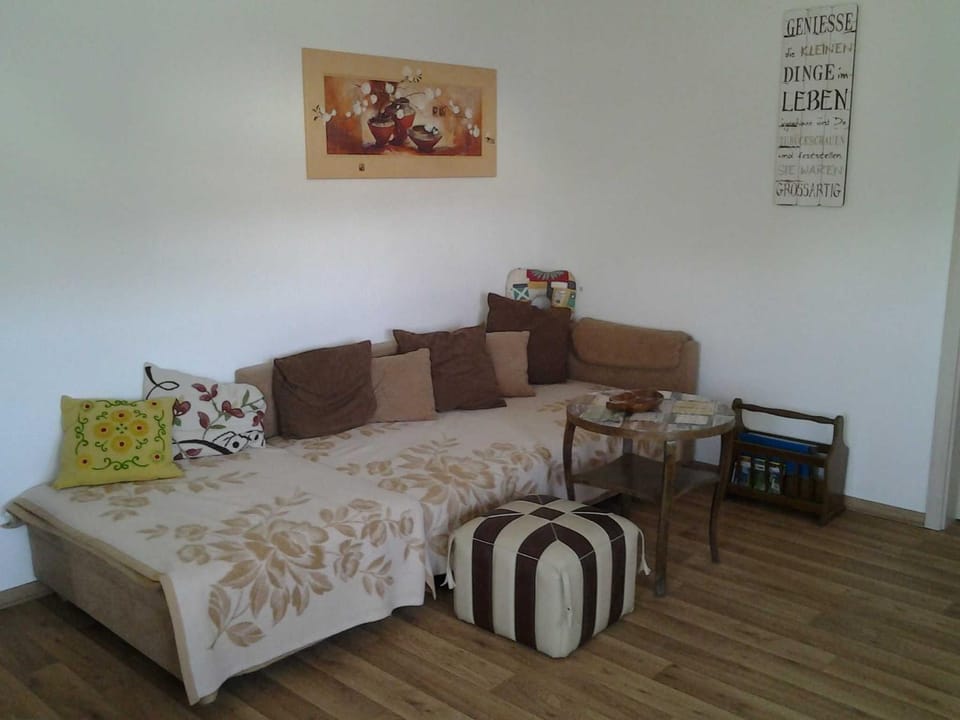 Living room, Photo of the whole room, Seating area