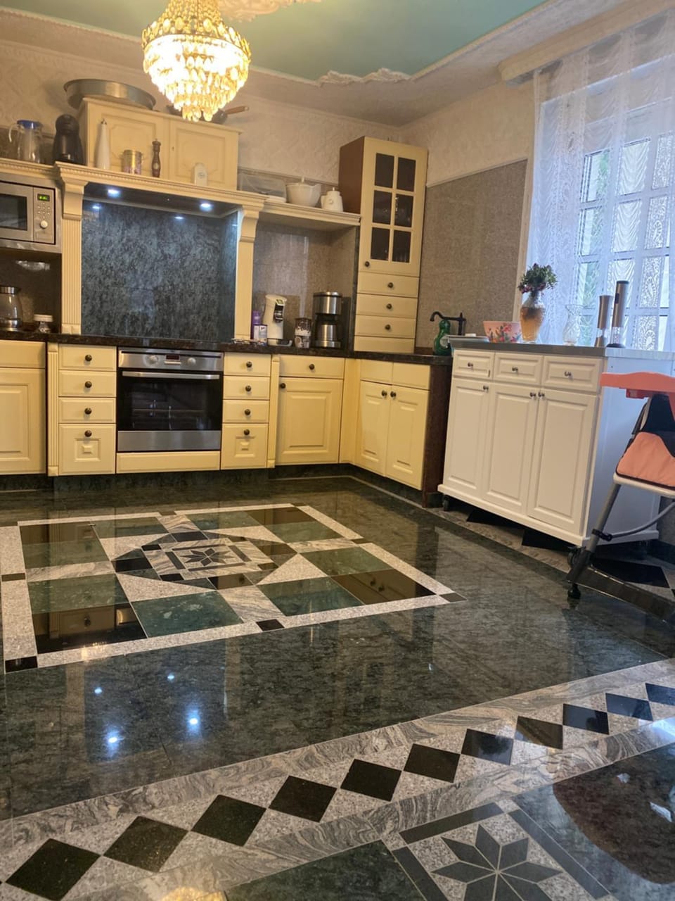 Kitchen or kitchenette, dishwasher, stove