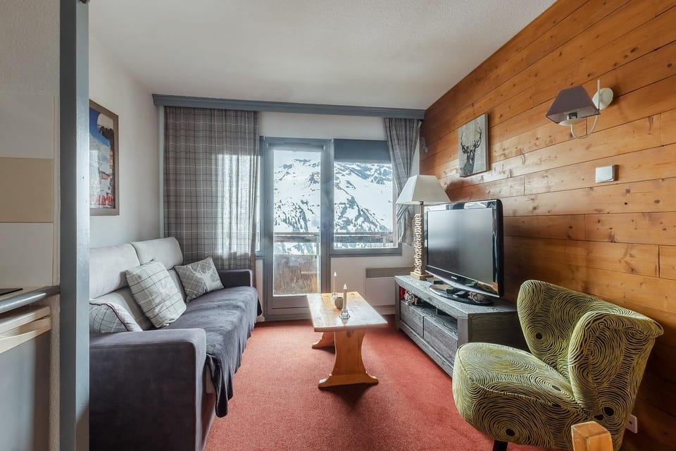 Bed, TV and multimedia, Living room