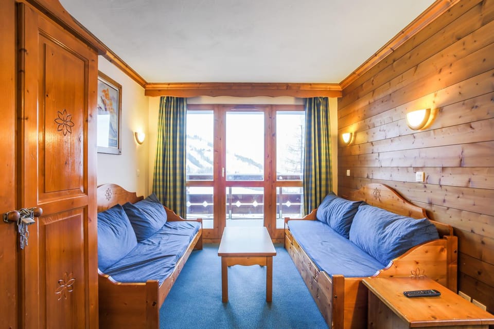 Bed, Living room, Seating area