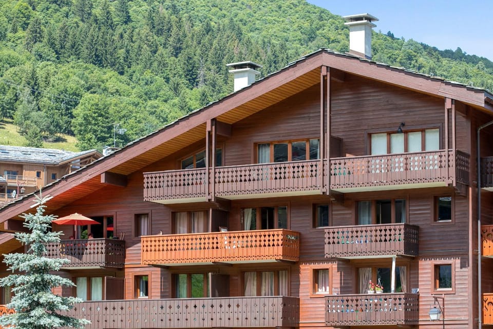 Property building, Spring, Day, Natural landscape, View (from property/room), Balcony/Terrace, Mountain view