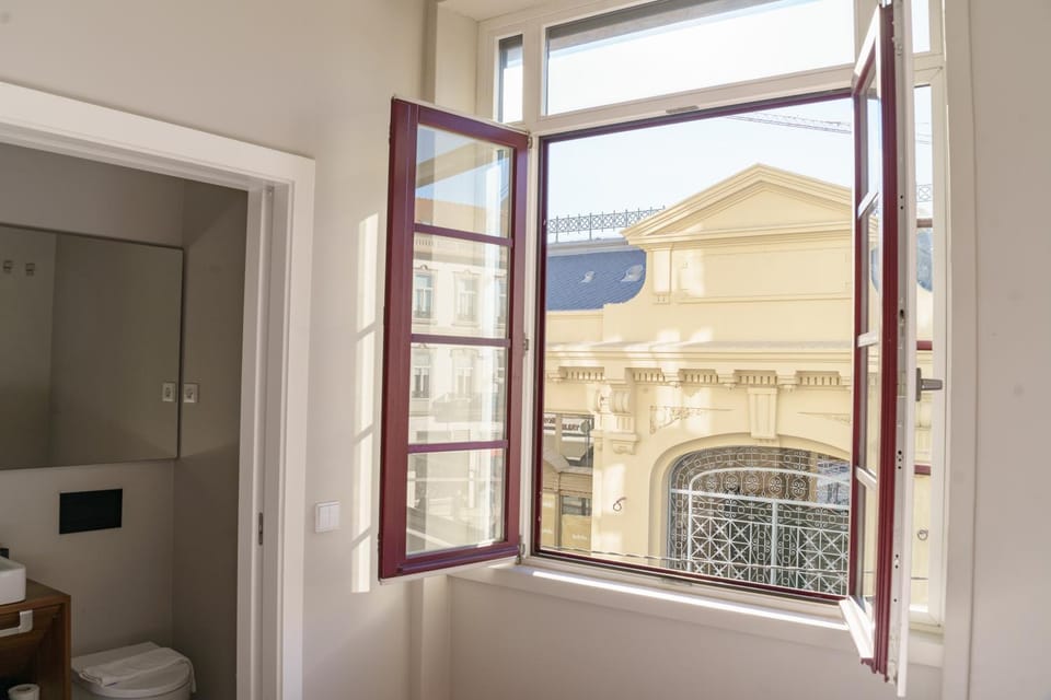 Nearby landmark, City view, Street view