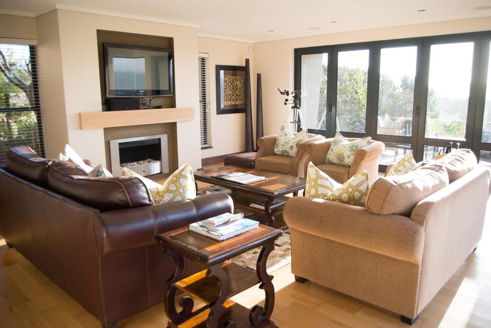 Property building, Communal lounge/ TV room, Living room, Seating area