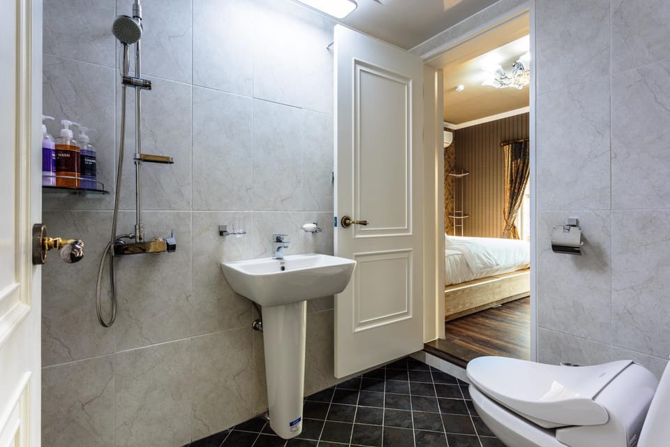 Shower, Toilet, Bathroom