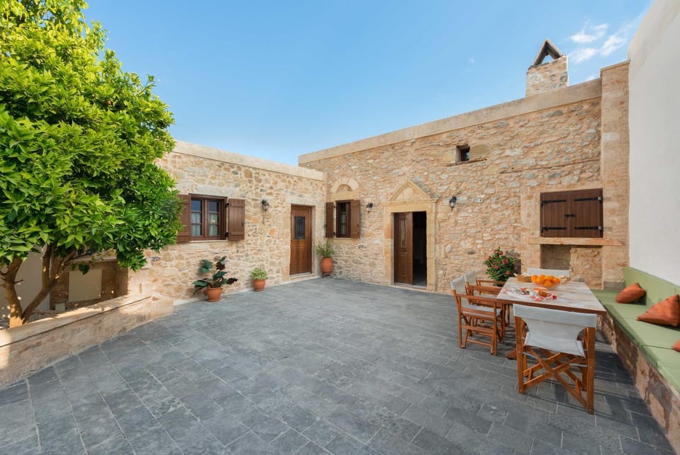 Facade/entrance, Day, Summer, Garden, Balcony/Terrace, On site