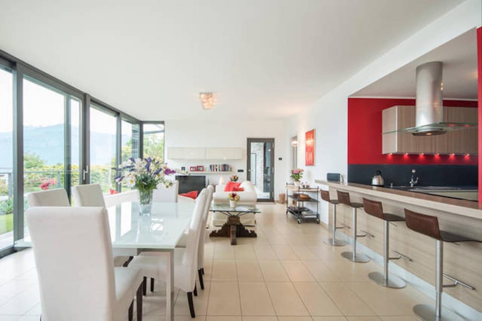 Coffee/tea facilities, Kitchen or kitchenette, Living room, Seating area, Dining area