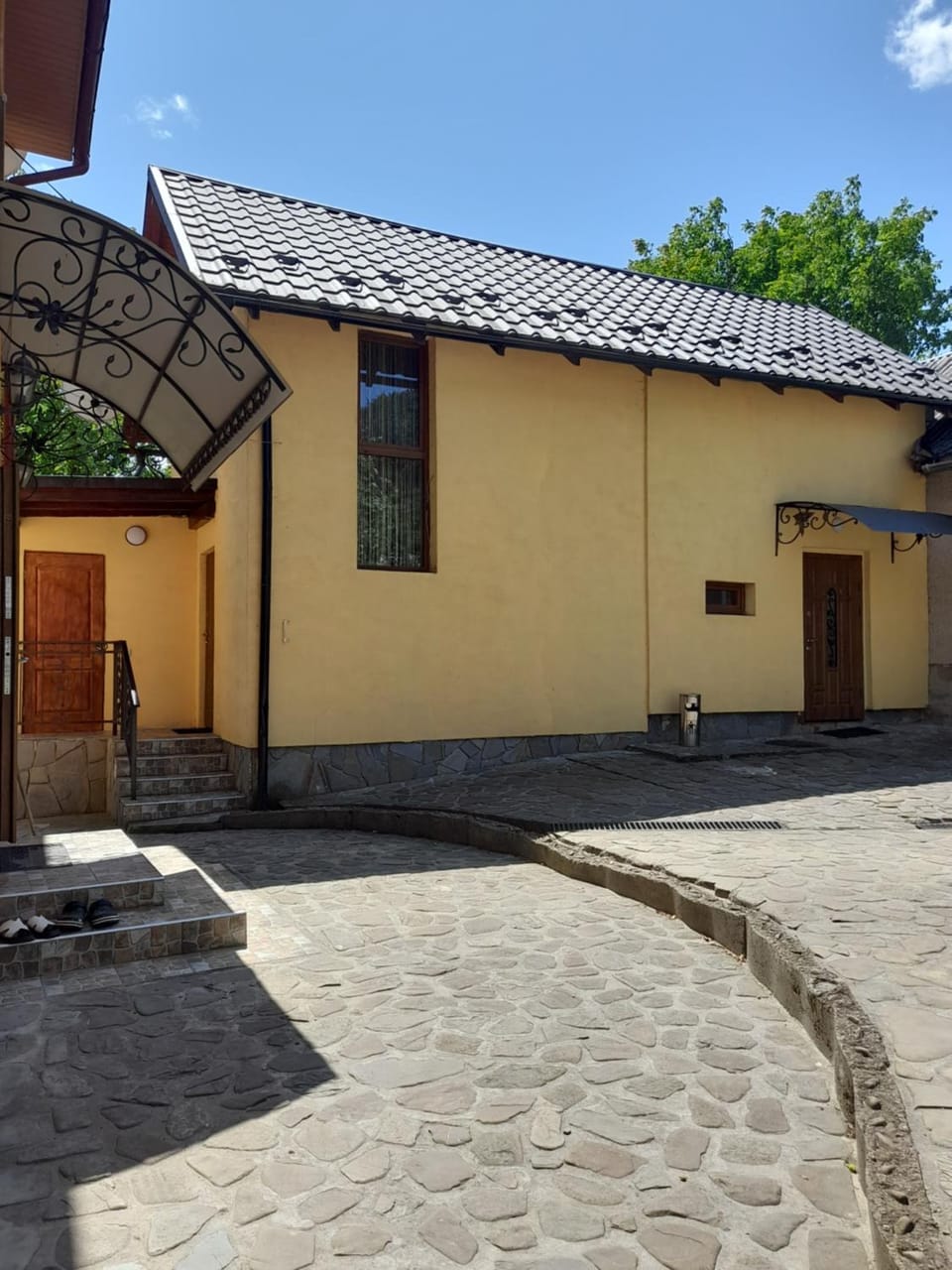 Dva Opryshka House in Ukraine
