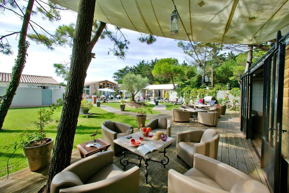 Patio, Restaurant/places to eat, Garden, Balcony/Terrace, Lounge or bar, Dining area, Swimming pool