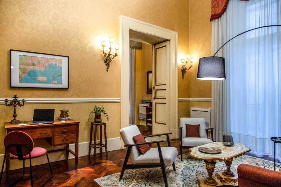 Living room, Seating area