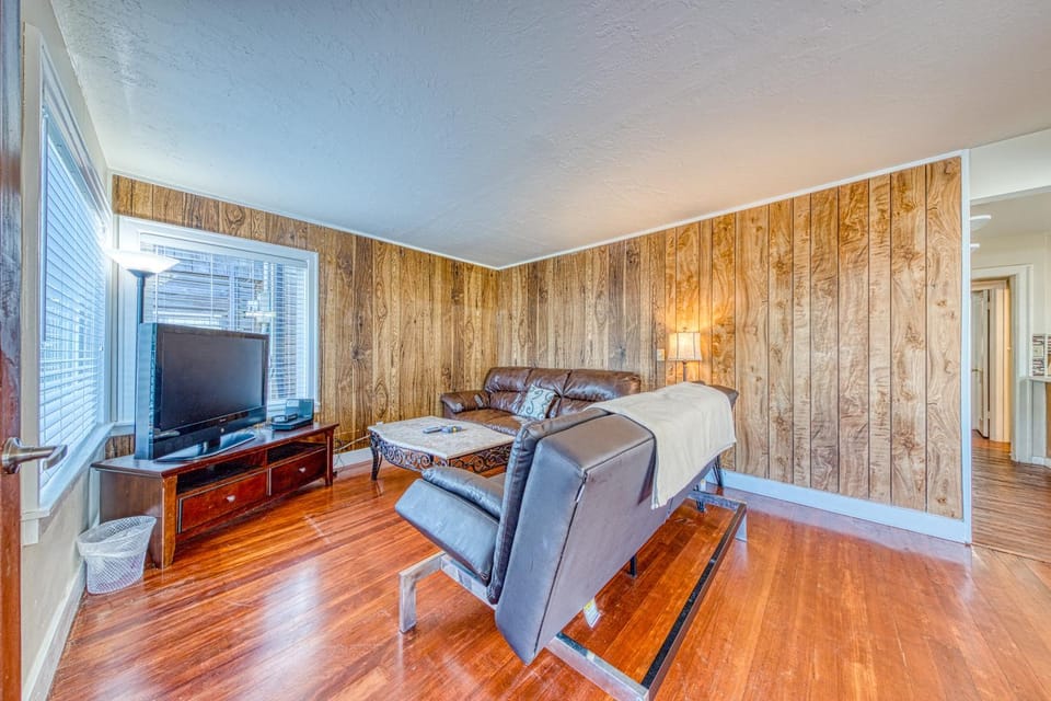 Dolphin 1, 2, & 3 House in Rockaway Beach