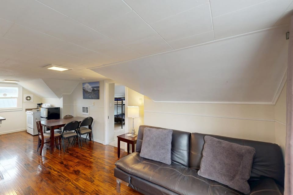 Dolphin 2 House in Rockaway Beach