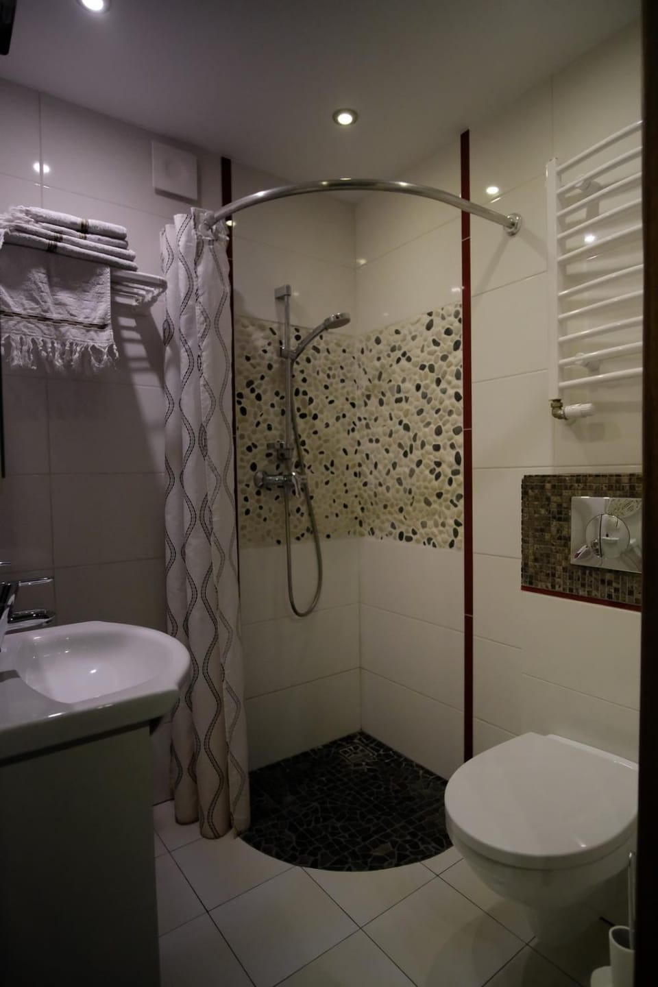 Shower, Toilet, Bathroom, Photo of the whole room, towels