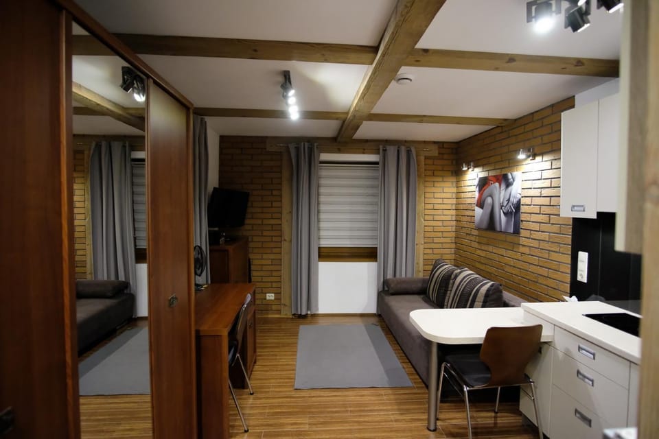 Photo of the whole room, Seating area, hair dresser