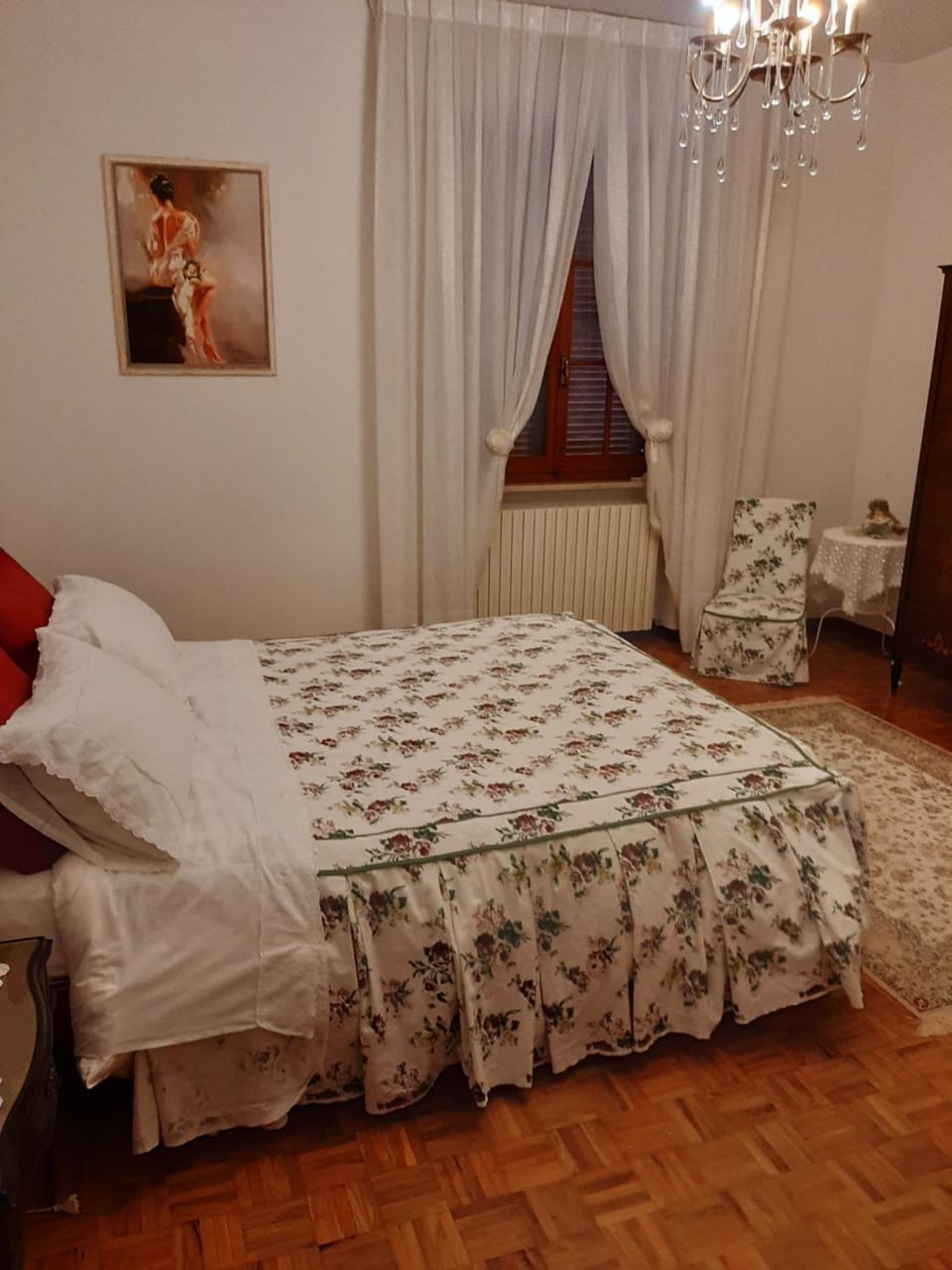 Bed, Photo of the whole room