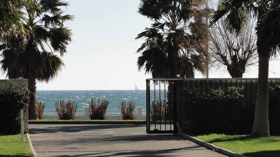 Garden view, Sea view