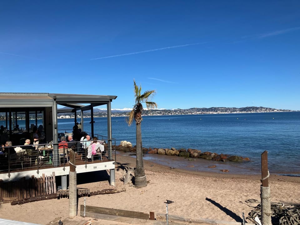 Cannes Terrace Beach Front & Sea view Apartment in Mandelieu-La Napoule