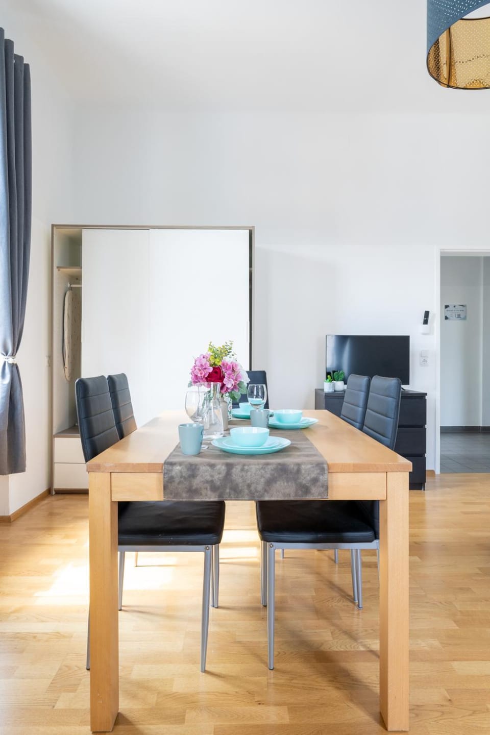 TV and multimedia, Dining area, wardrobe