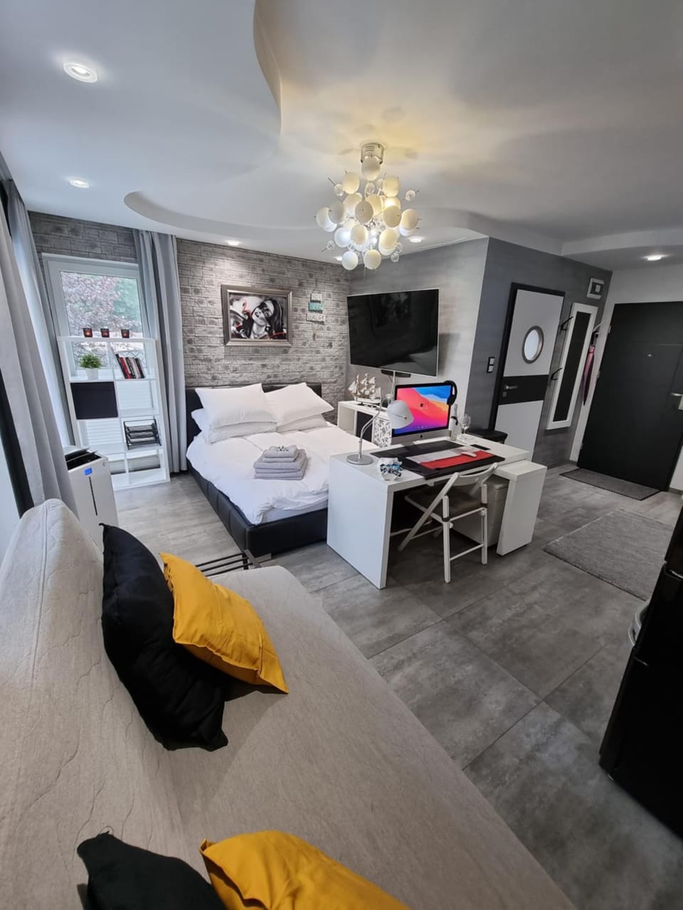 Living room, Photo of the whole room