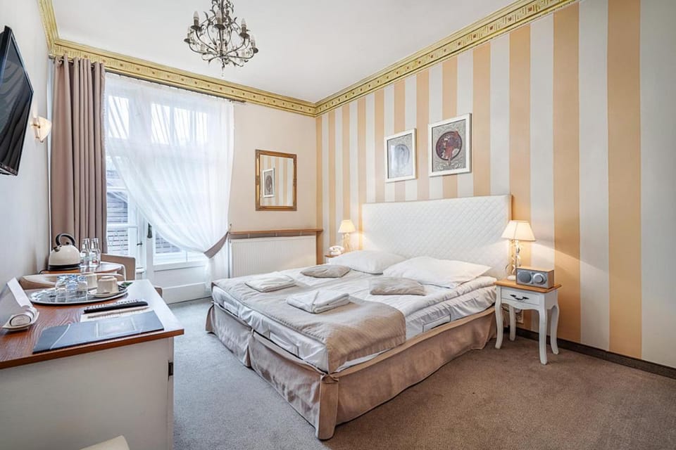 Bed, Photo of the whole room