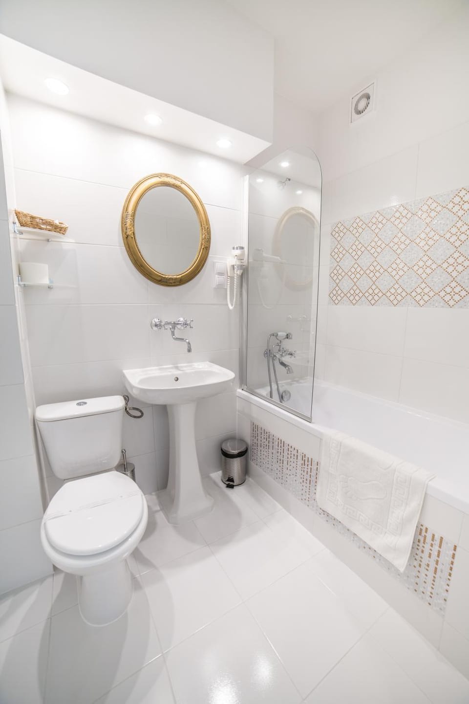 Shower, Toilet, Bathroom, Area and facilities