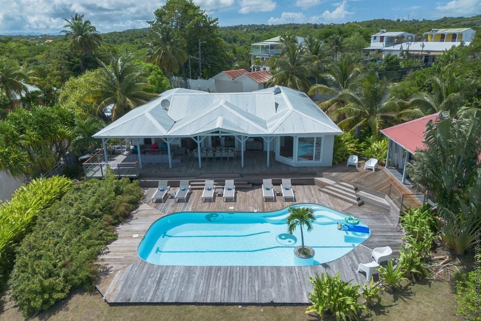 Property building, Bird's eye view, BBQ facilities, Garden, Swimming pool, sunbed