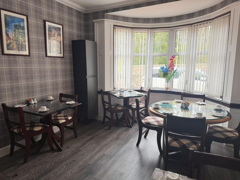 Acer Lodge Guest House Bed and Breakfast in Edinburgh