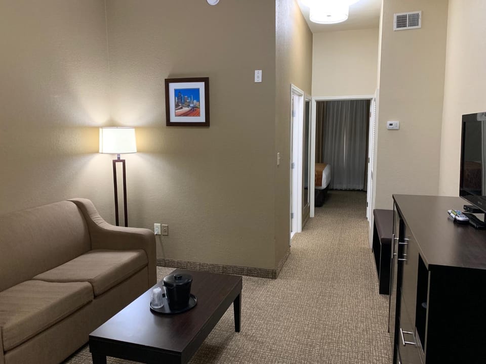 Communal lounge/ TV room, TV and multimedia, Living room, Seating area, Evening entertainment